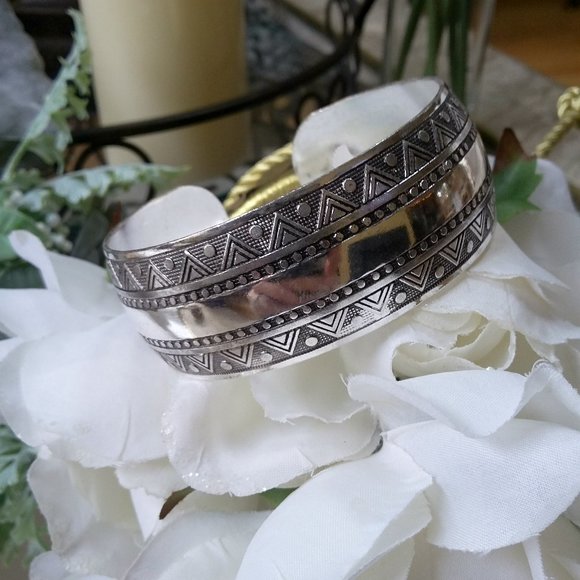 Vintage Jewelry - VINTAGE Tibetan SILVER CUFF Bracelet SO PRETTY